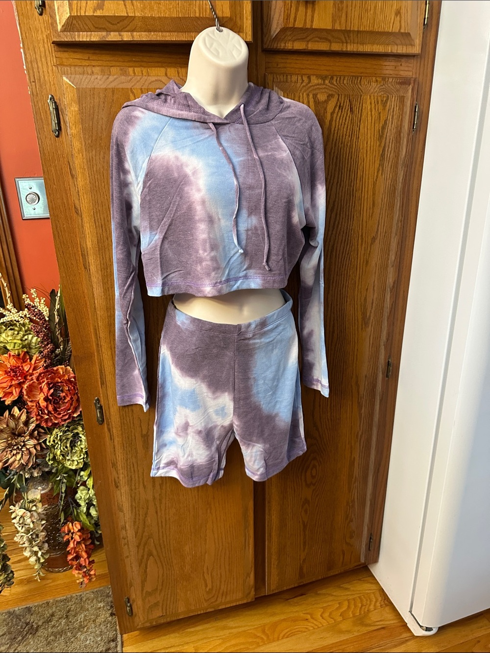 Women’s Tie-Dye Cropped Hoodie & Shorts Set - Purple and Light Blue